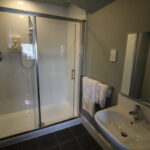 Picture of Royal Hotel Elgin Bathroom