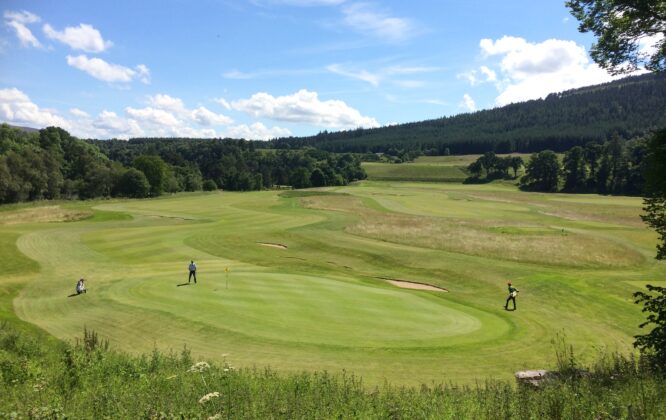 Picture of golfers on Ballindalloch golf course