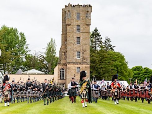Gordon Castle and Pipe Band