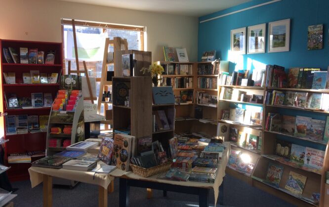 Picture of books at Spindrift shop in Tomintoul